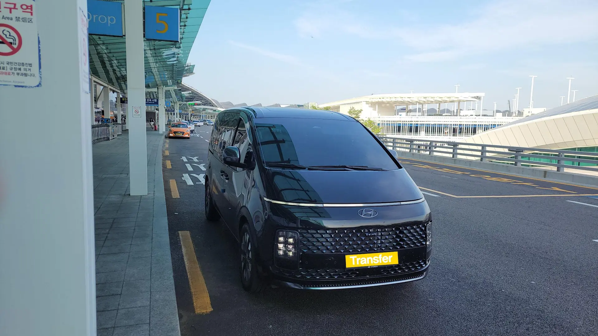 A black private van at the Incheon Airport kerb, from the private van across Korea listing